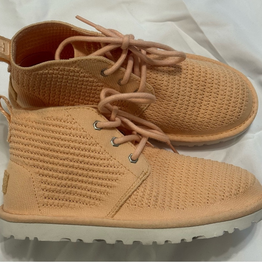 UGG Neumel Breeze Peach Fuzz Knit Boots sz 7 NWOT  light weight